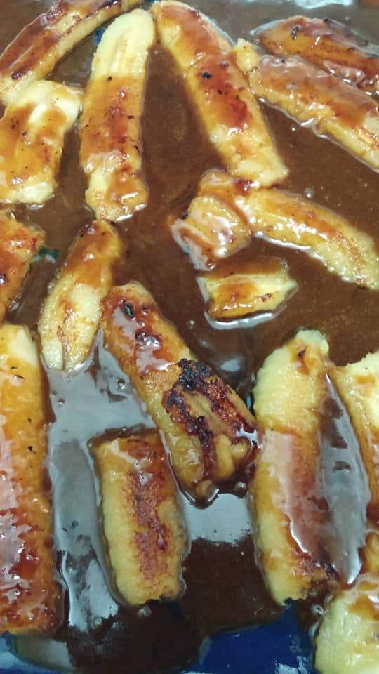 Bananas with toffee sauce1