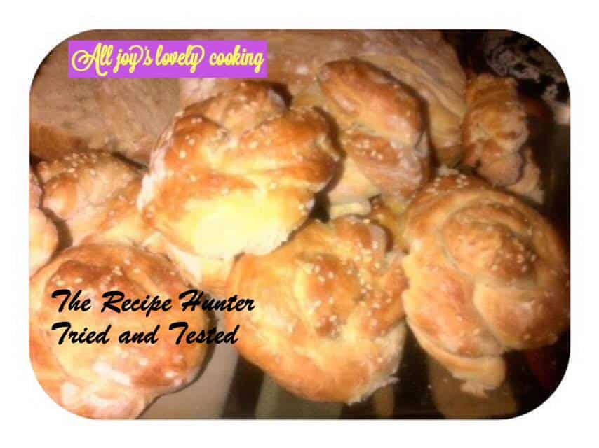 TRH Seeded knotted Rolls
