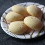 5 Chewy Cheese Buns in a white and brown patterned plate