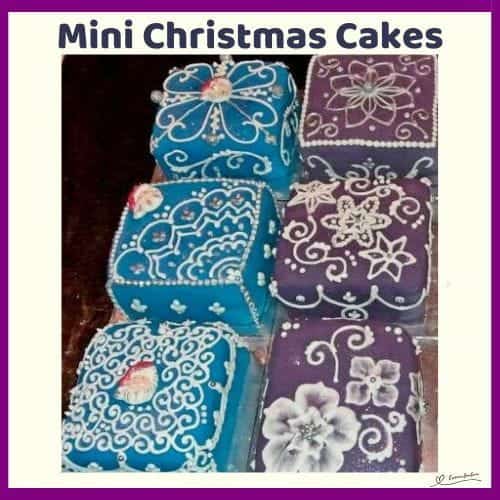 An image of Mini Christmas Cakes with intricate and fancy decoration