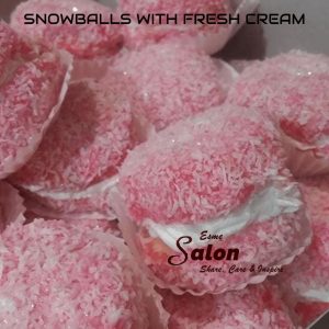 SNOWBALLS WITH FRESH CREAM
