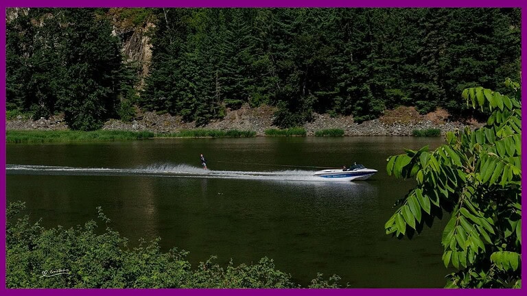 Waterskiing